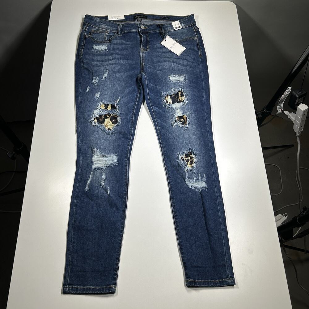Judy Blue Jeans Women’s 28x28 Skinny Fit Mid Rise Distressed Leopard Patch NWT